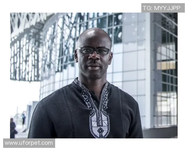 足球明星近视眼镜的魅力与时尚如何影响年轻人的选择与追随